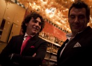 Mis primos Pedri y Juanjo, cualquiera sabe de que hablaban.
